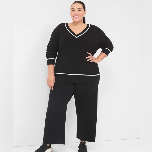 Lane Bryant Sweaters - LIVI Mid V-Neck Contrast Matching Sweater & Pant Set | 22/24 | Black & White